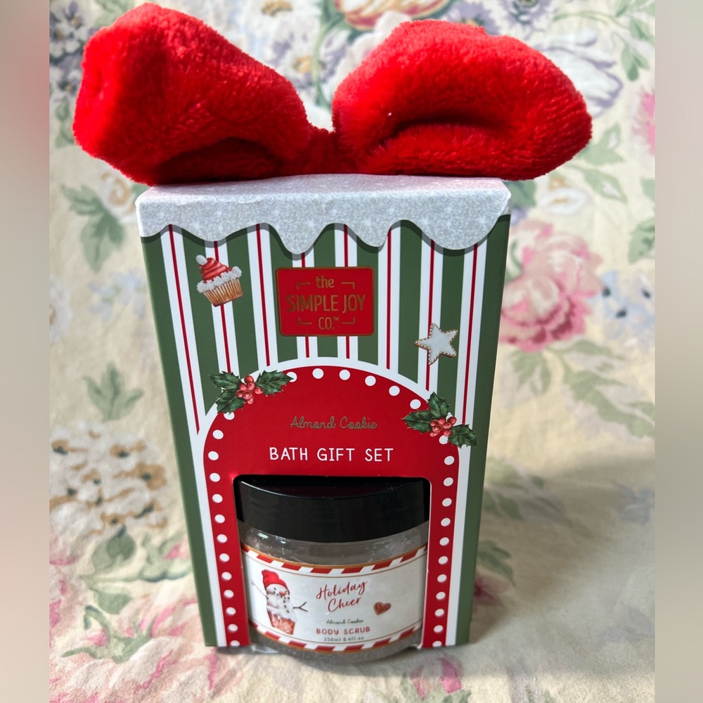 The Simple Joy Co. Holiday Cheer Bath Gift Set - Red and White